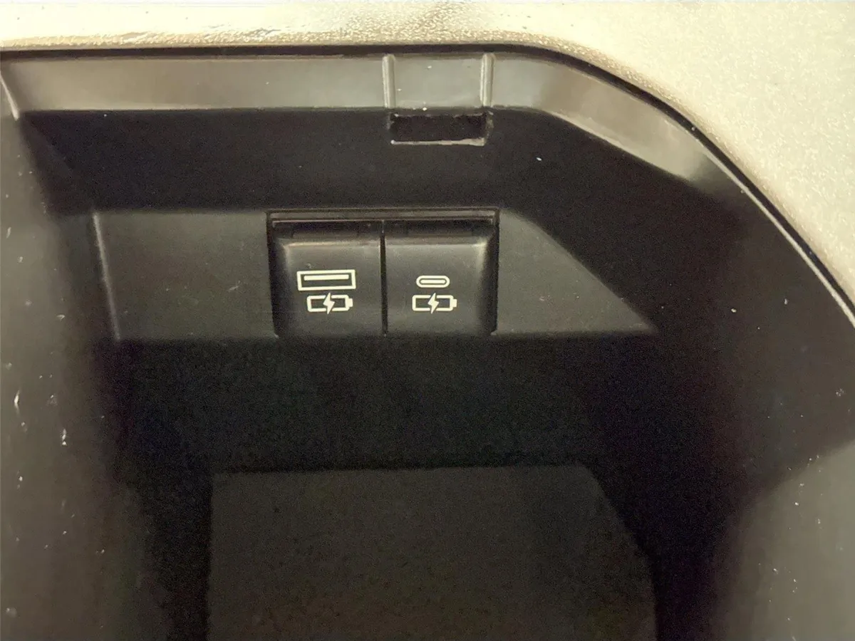2023 Toyota Camry SE thumbnail 29