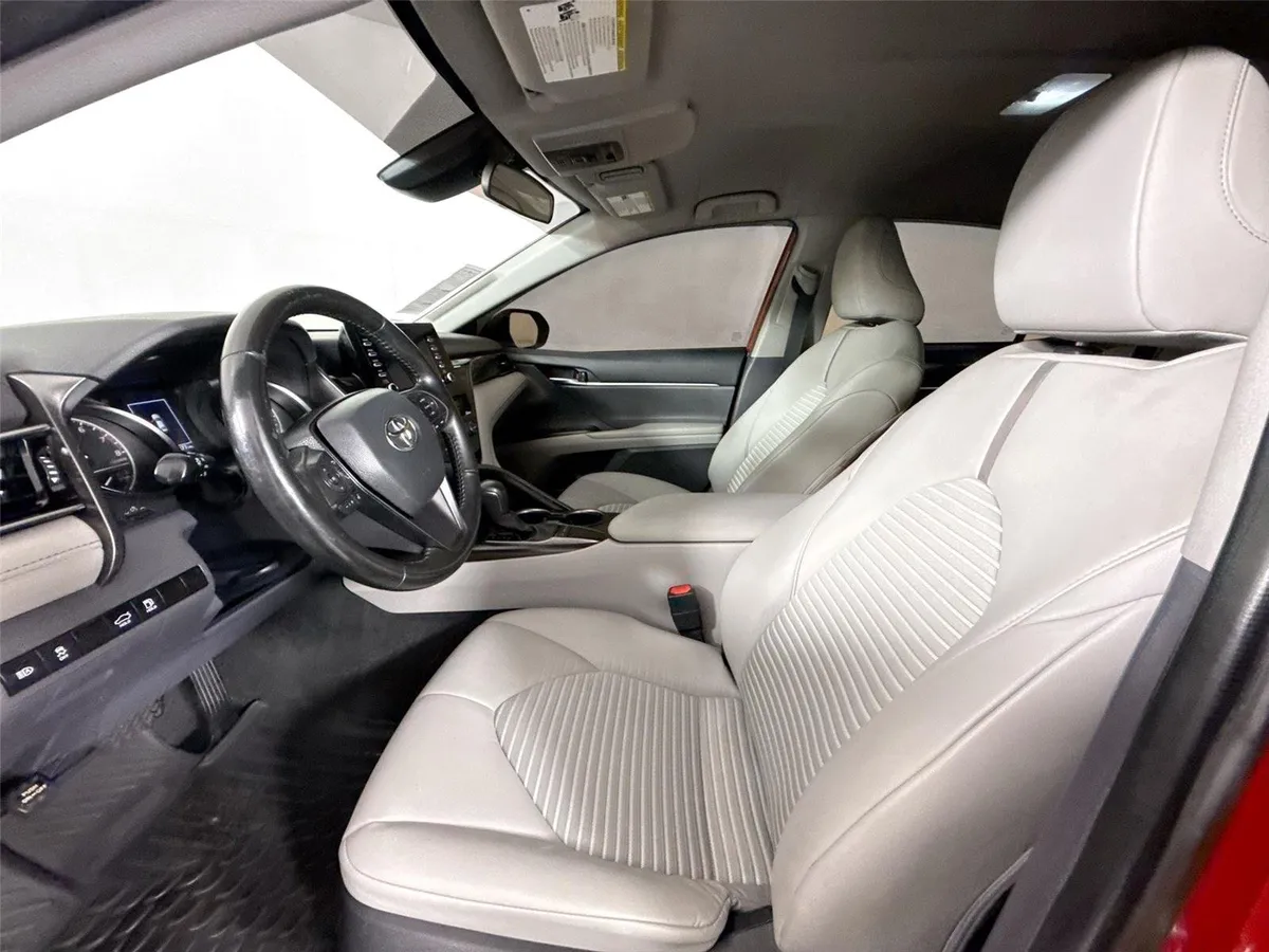 2023 Toyota Camry SE thumbnail 3