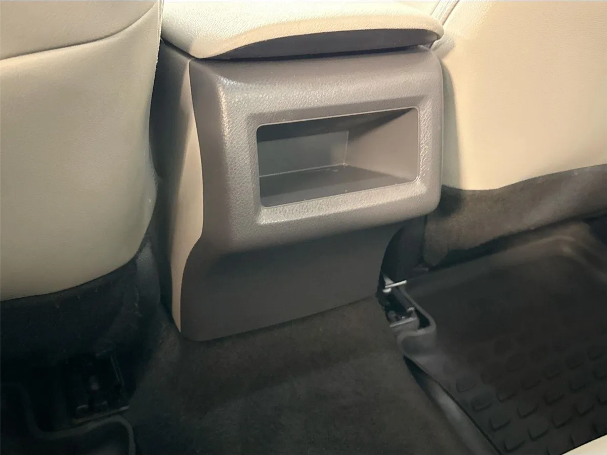 2023 Toyota Camry SE thumbnail 30