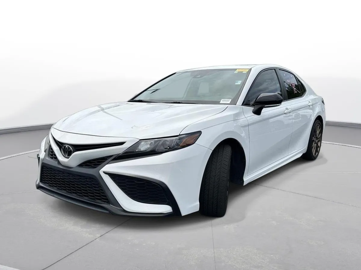 2023 Toyota Camry SE Nightshade thumbnail 2