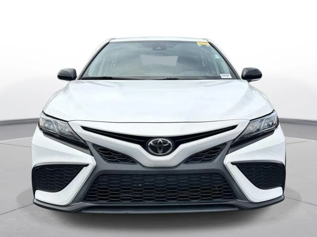 2023 Toyota Camry SE Nightshade thumbnail 3