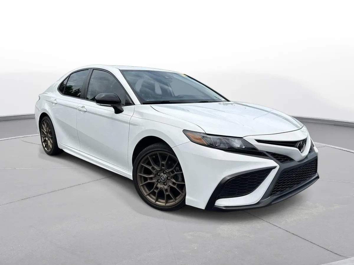 2023 Toyota Camry SE Nightshade thumbnail 4