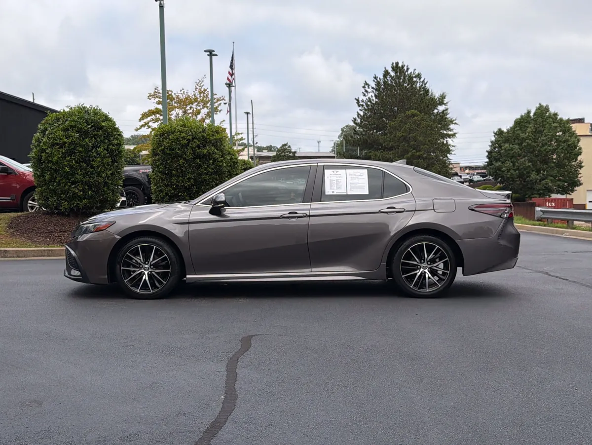 2023 Toyota Camry SE Nightshade thumbnail 13