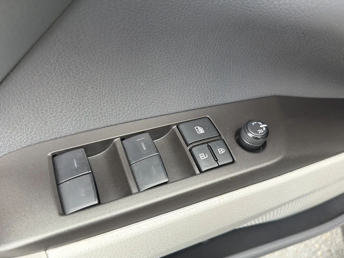 2023 Toyota Camry SE Nightshade thumbnail 25