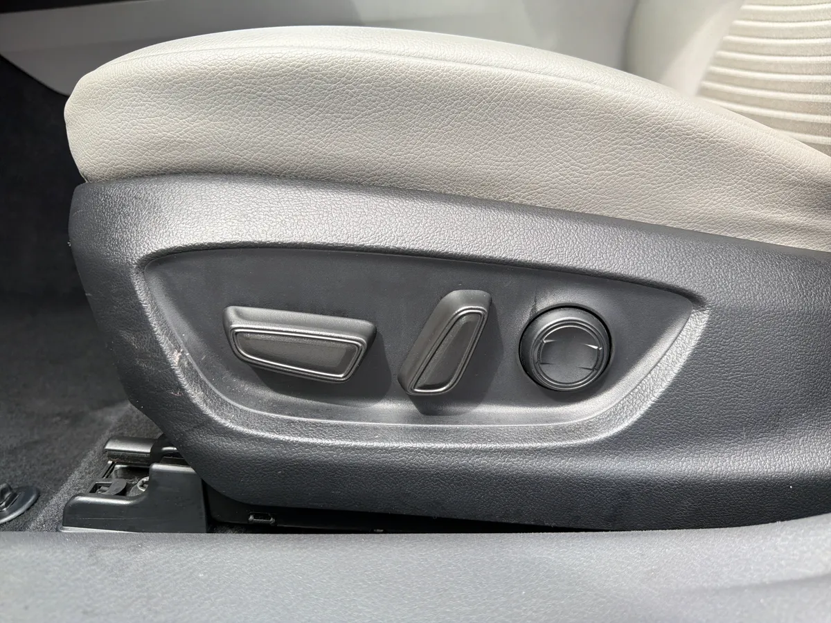 2023 Toyota Camry SE Nightshade thumbnail 27