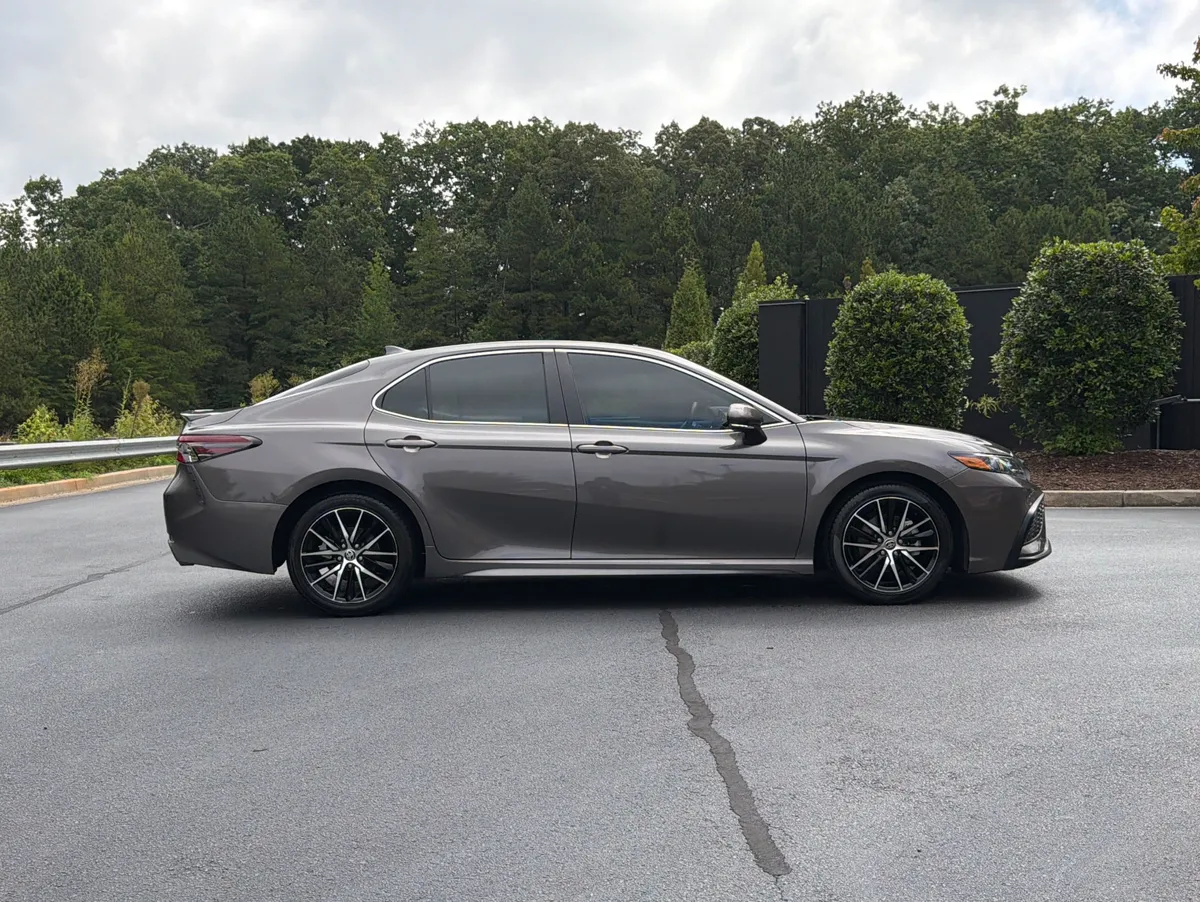 2023 Toyota Camry SE Nightshade thumbnail 4