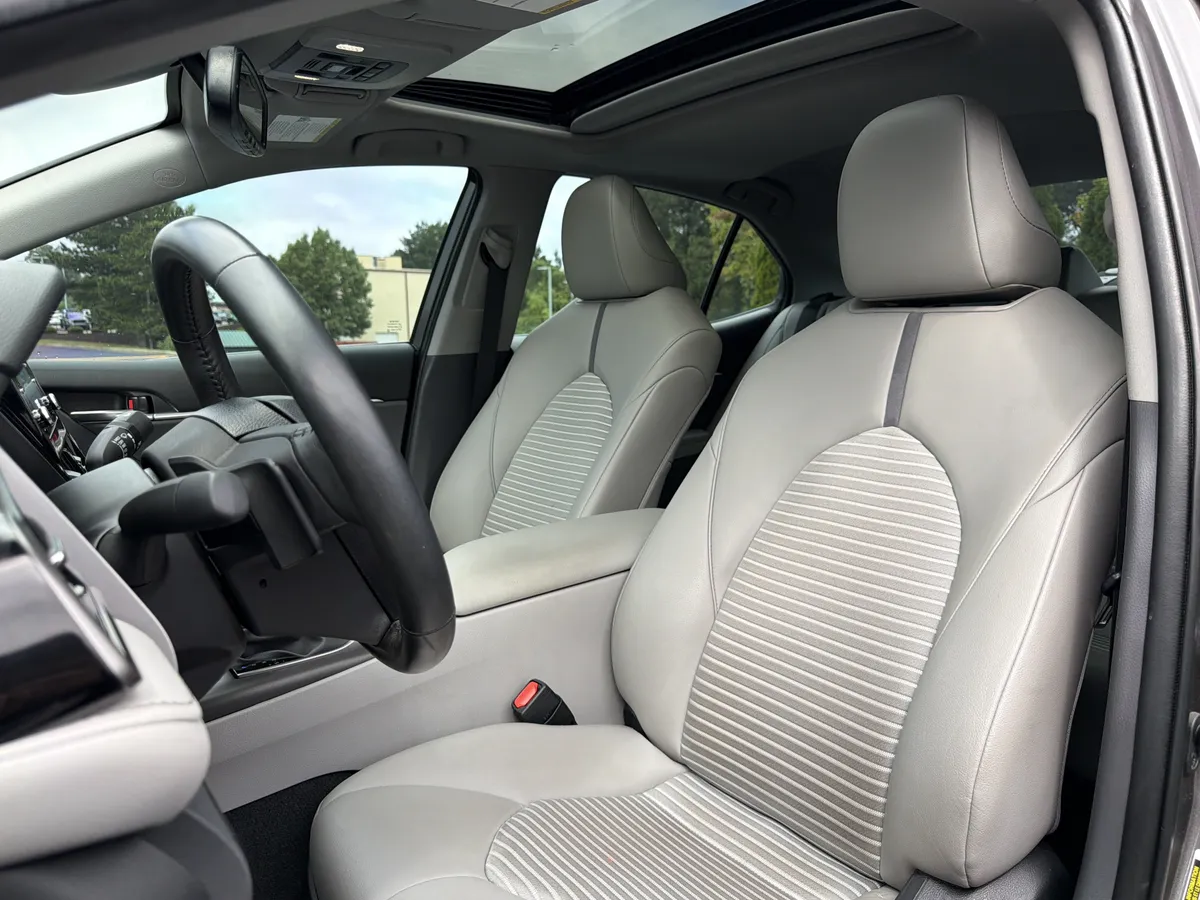 2023 Toyota Camry SE Nightshade thumbnail 6