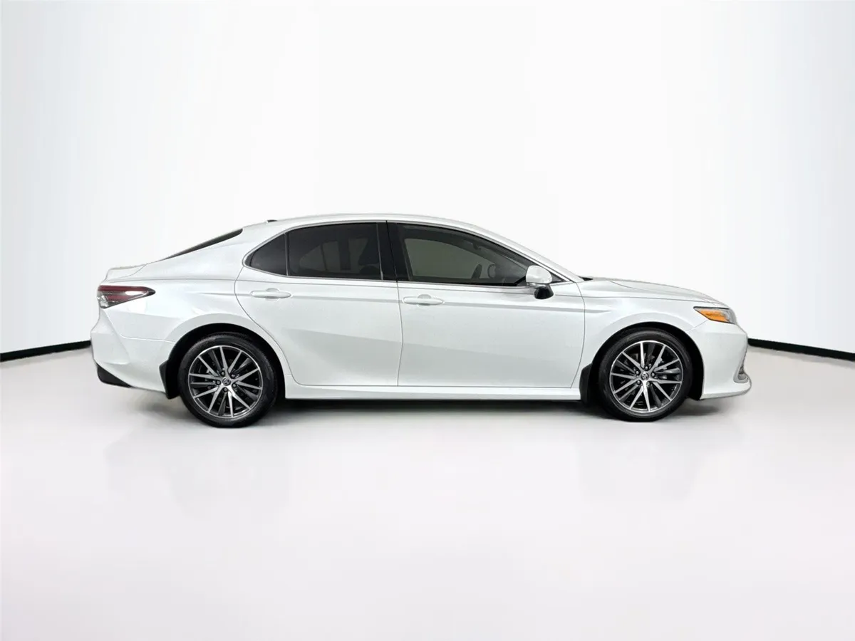 2023 Toyota Camry XLE V6 thumbnail 10