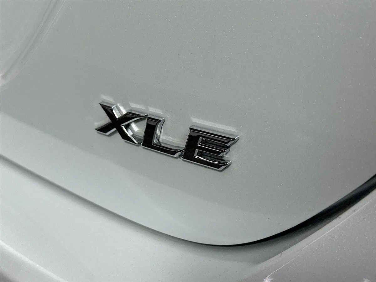 2023 Toyota Camry XLE V6 thumbnail 14