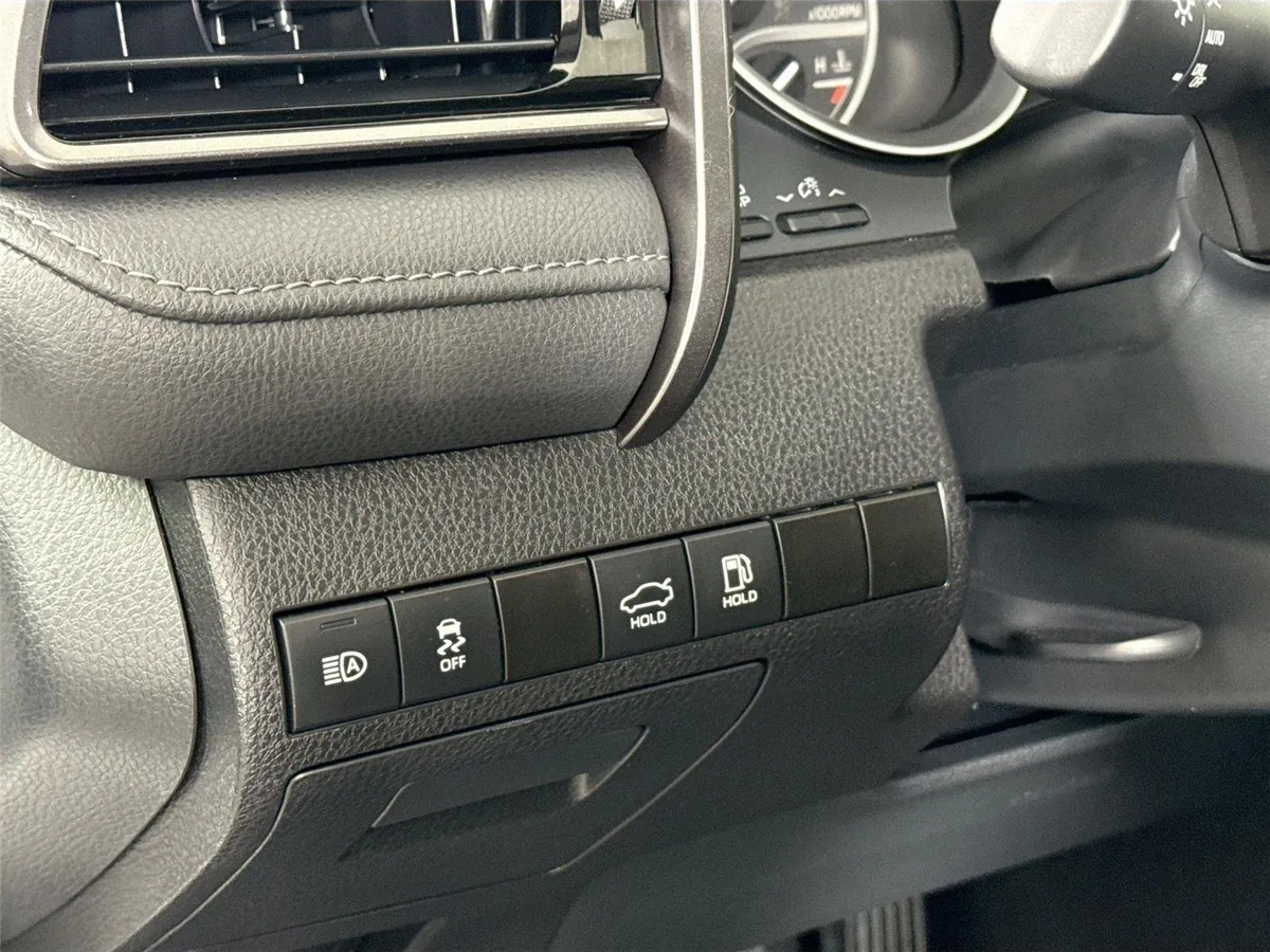 2023 Toyota Camry XLE V6 thumbnail 15