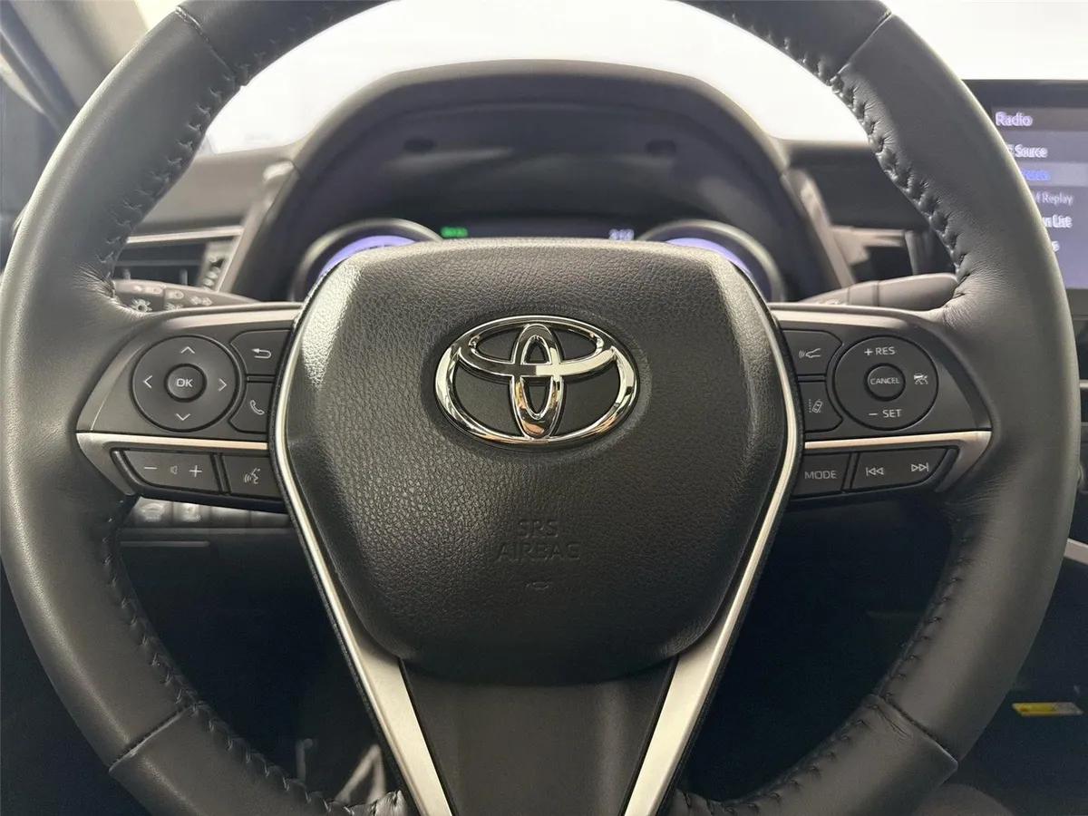 2023 Toyota Camry XLE V6 thumbnail 16