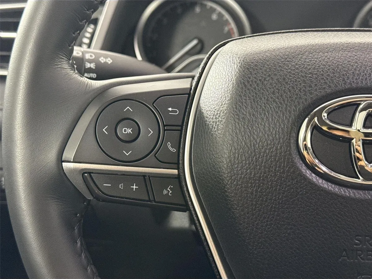 2023 Toyota Camry XLE V6 thumbnail 17