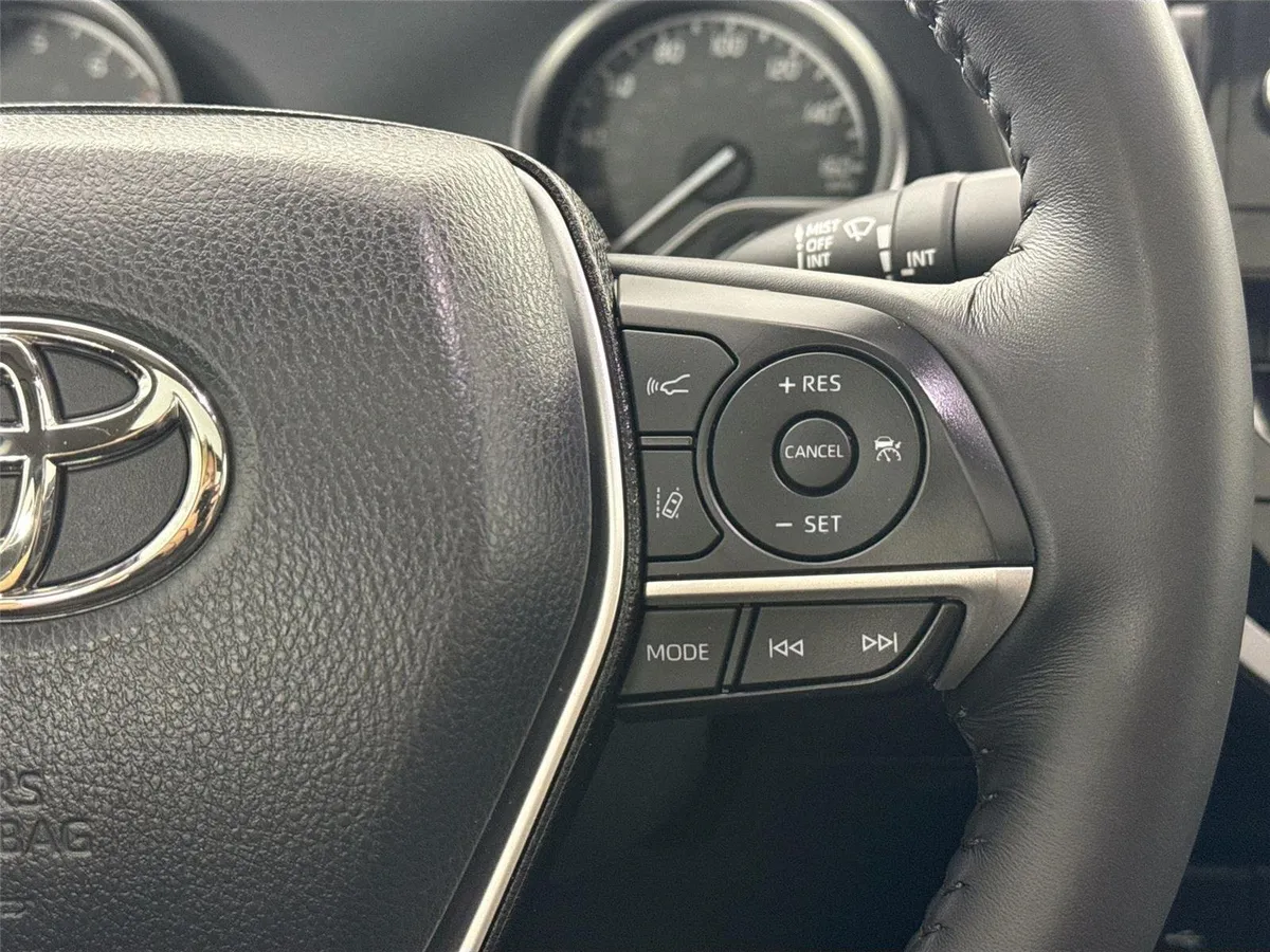 2023 Toyota Camry XLE V6 thumbnail 18
