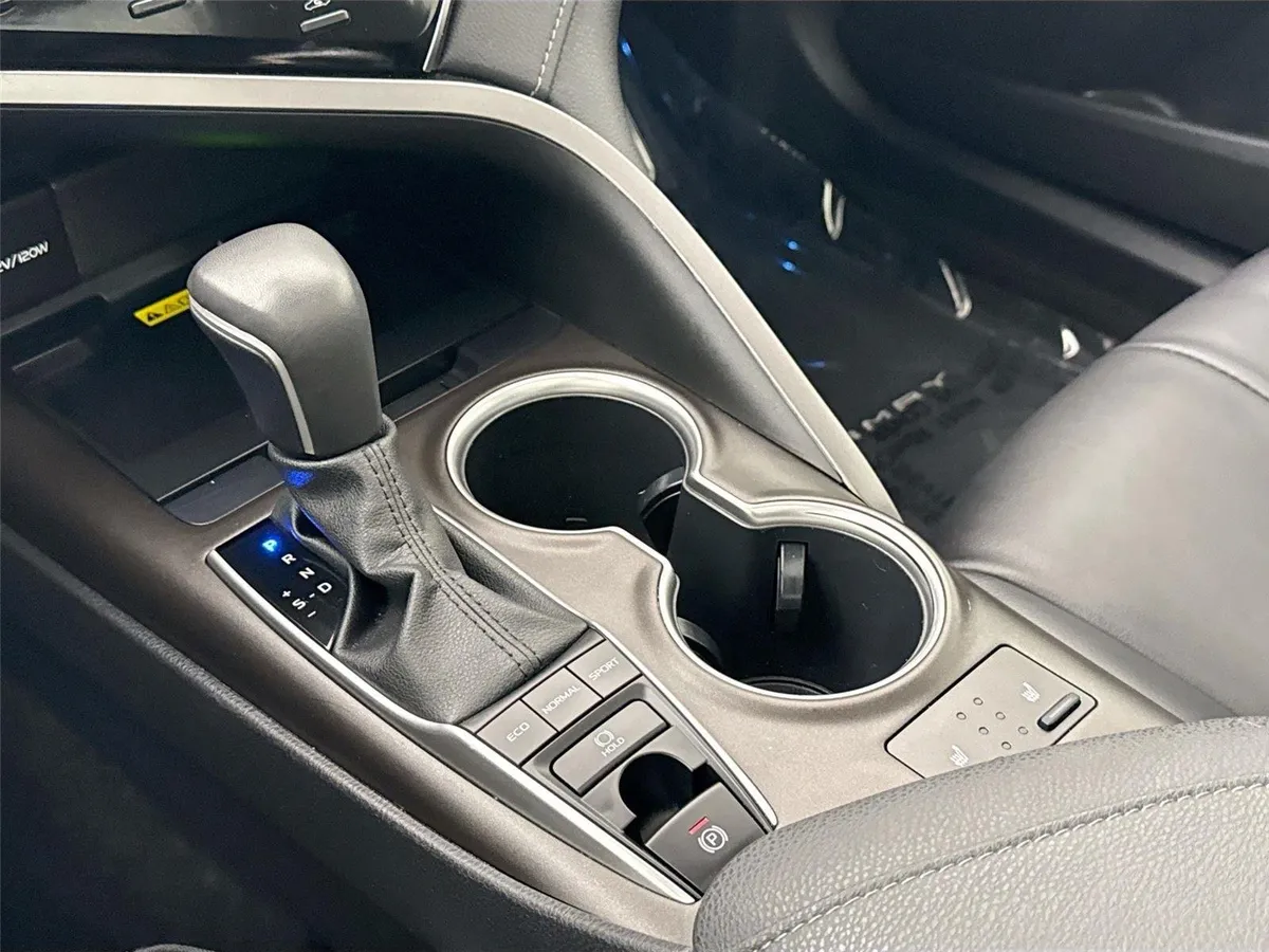 2023 Toyota Camry XLE V6 thumbnail 25