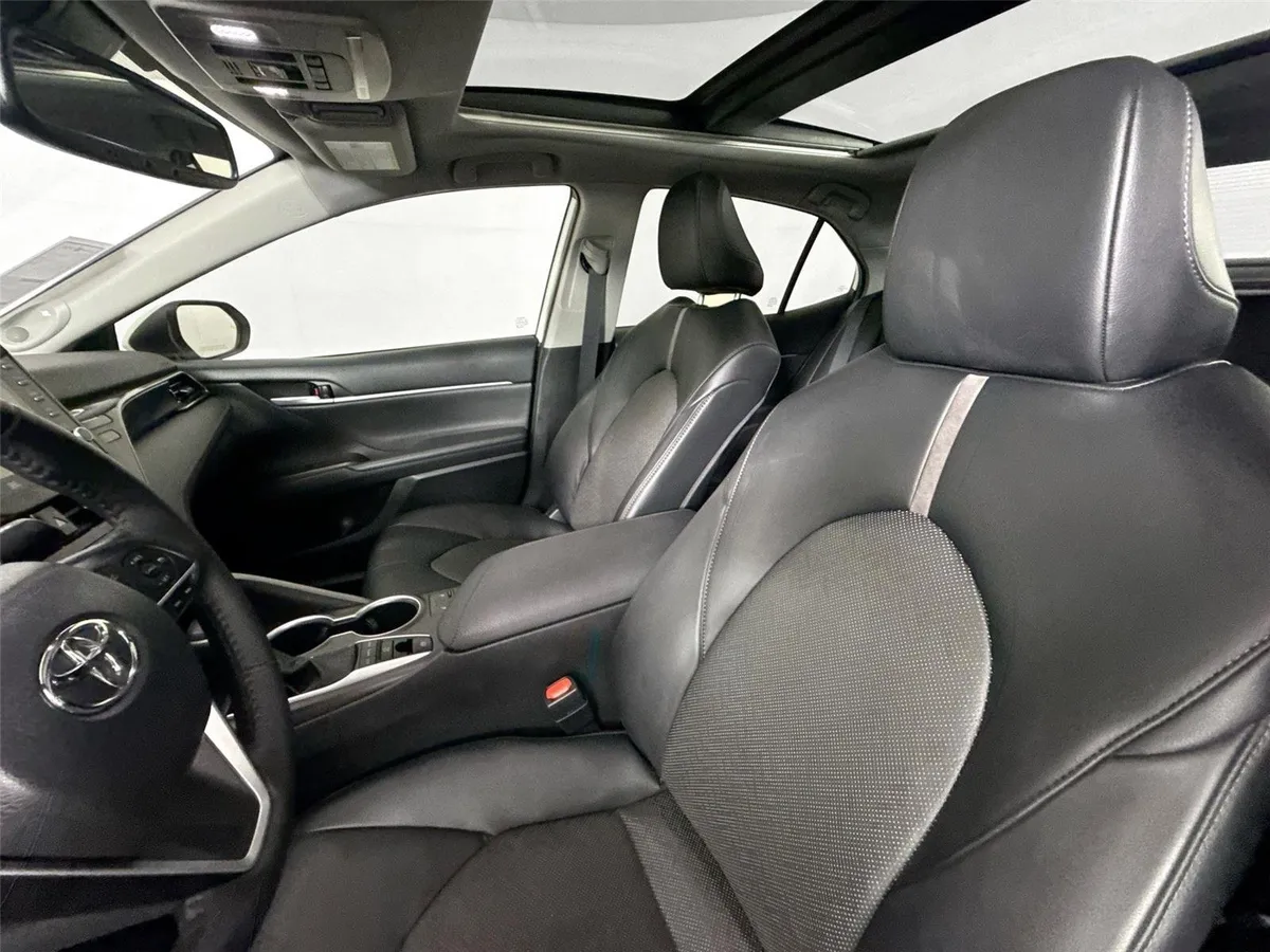 2023 Toyota Camry XLE V6 thumbnail 3