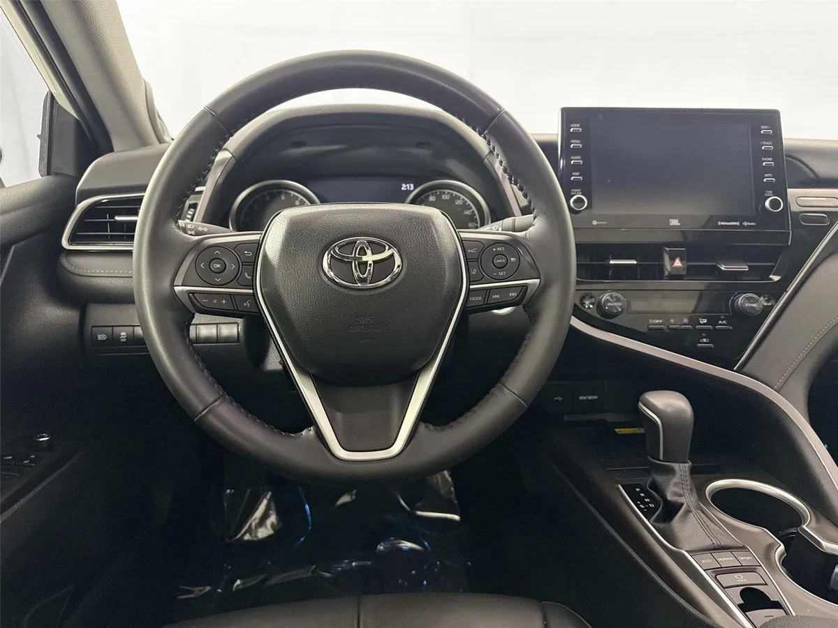 2023 Toyota Camry XLE V6 thumbnail 30
