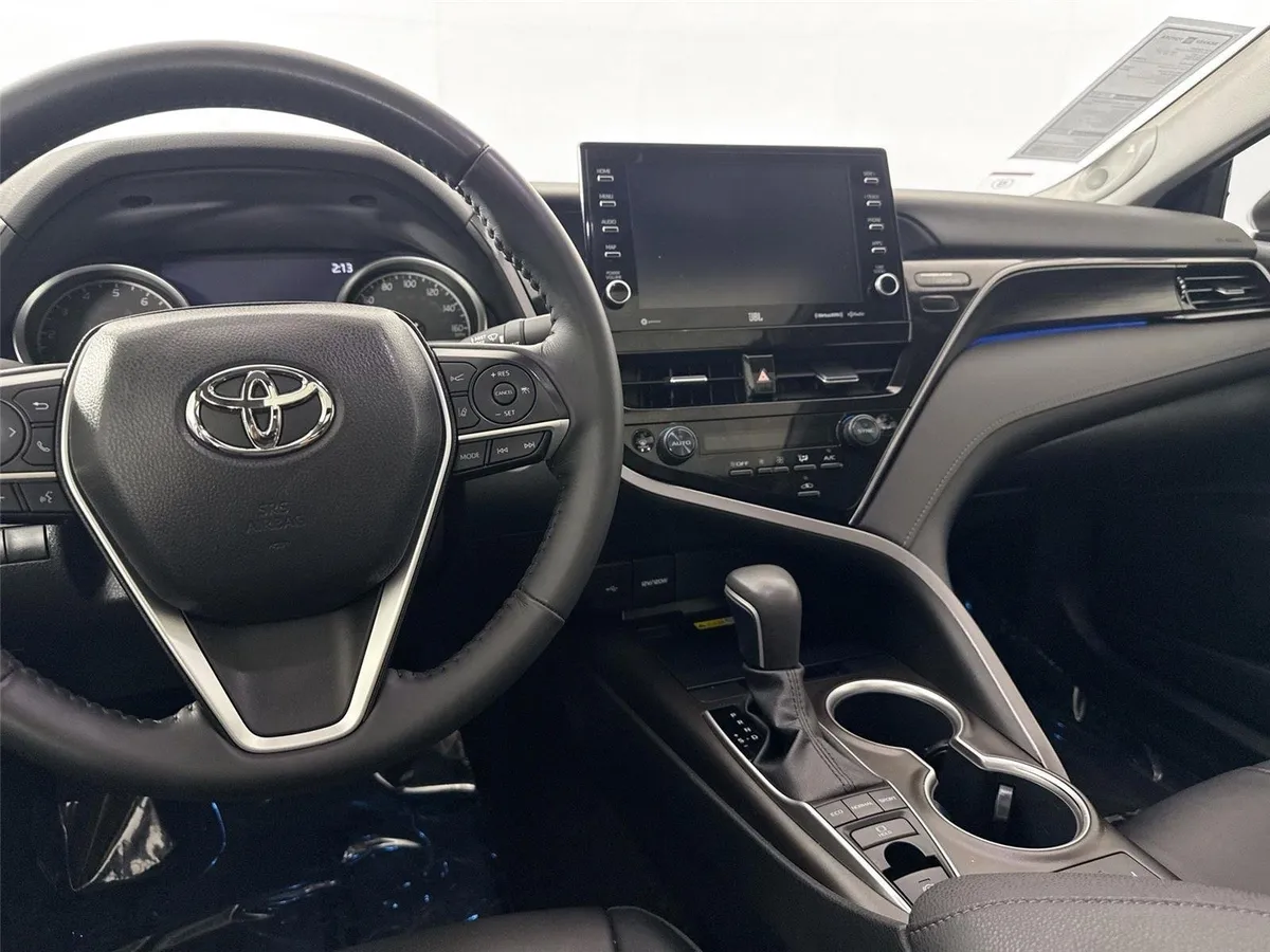 2023 Toyota Camry XLE V6 thumbnail 31