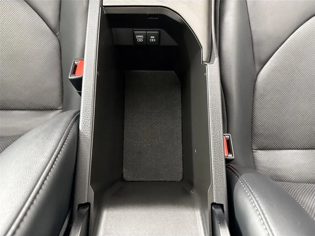 2023 Toyota Camry XLE V6 thumbnail 32