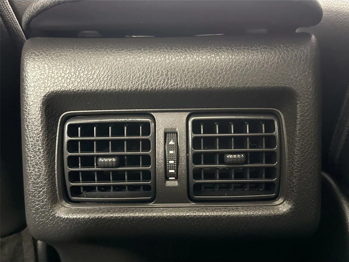2023 Toyota Camry XLE V6 thumbnail 35