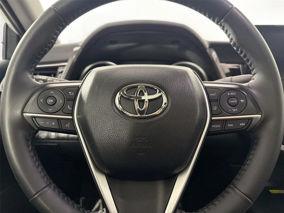 2023 Toyota Camry XLE V6 thumbnail 4