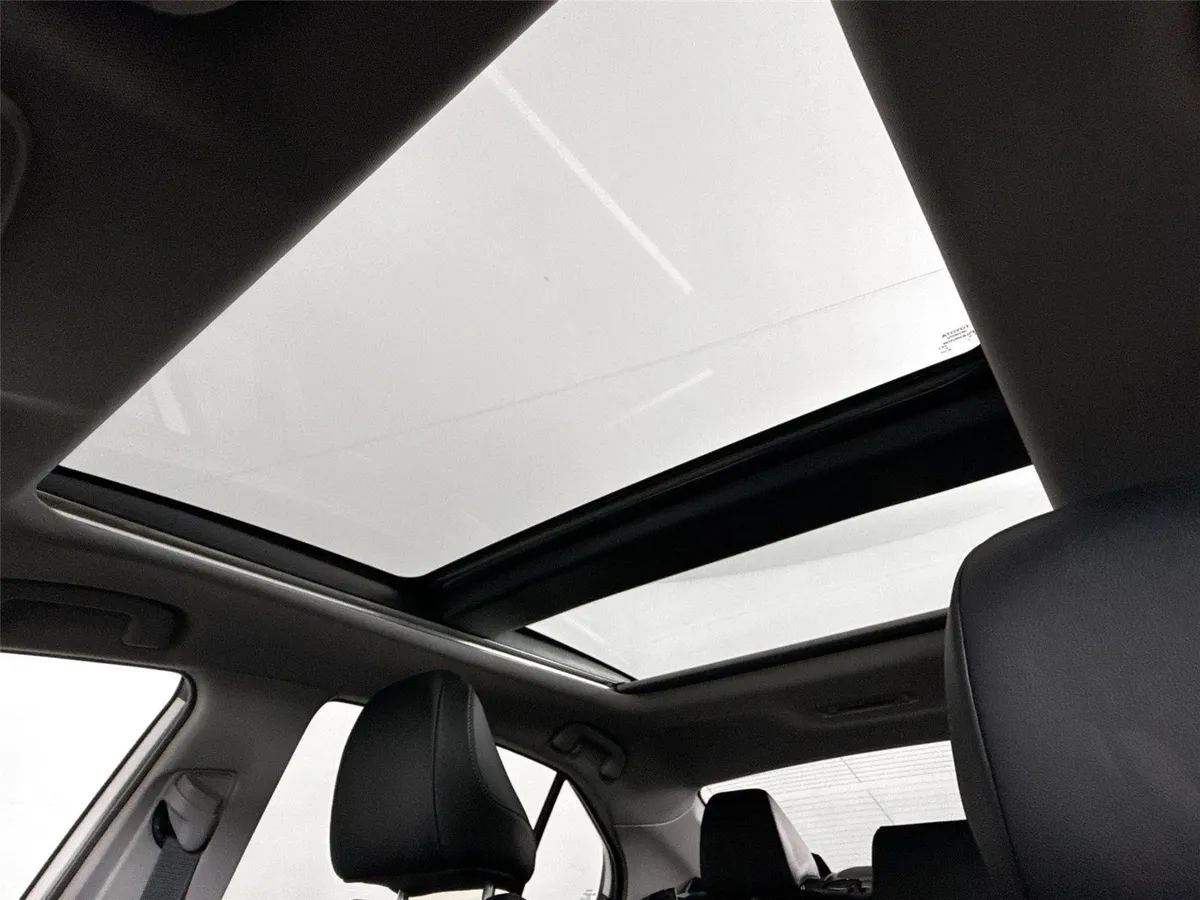 2023 Toyota Camry XLE V6 thumbnail 6