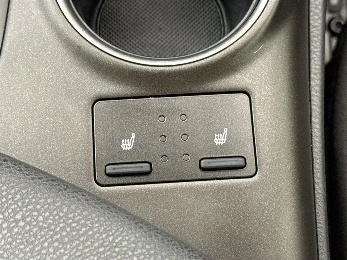 2023 Toyota Camry XLE V6 thumbnail 7