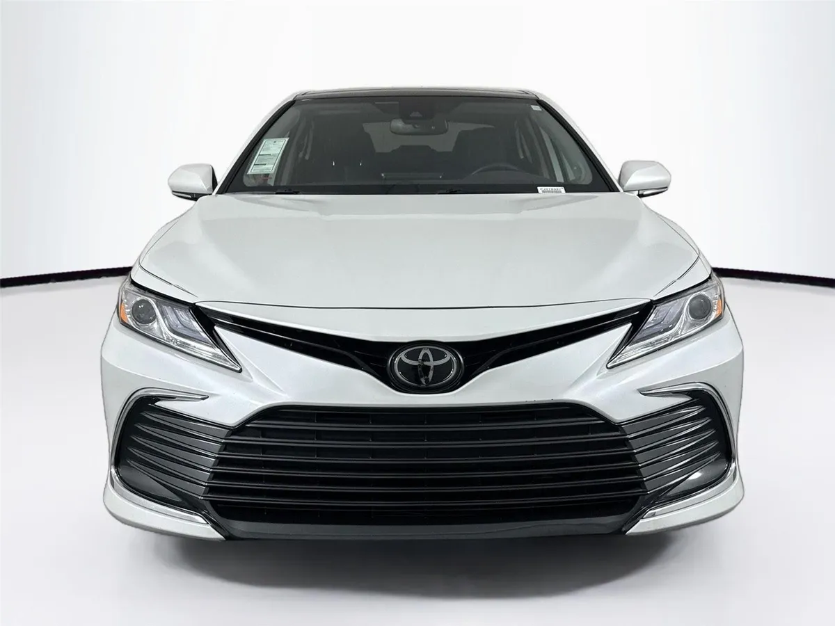 2023 Toyota Camry XLE V6 thumbnail 8