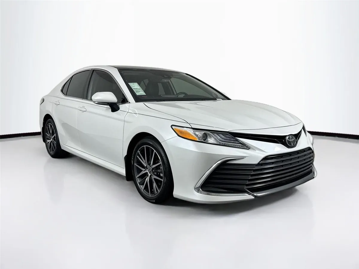 2023 Toyota Camry XLE V6 thumbnail 9