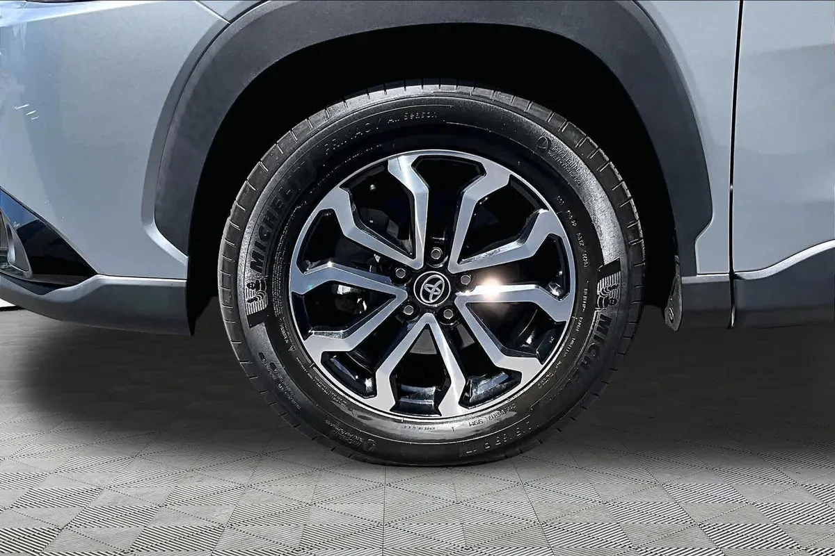 2023 Toyota Corolla Cross Hybrid S thumbnail 11