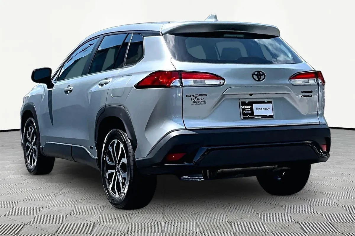 2023 Toyota Corolla Cross Hybrid S thumbnail 12