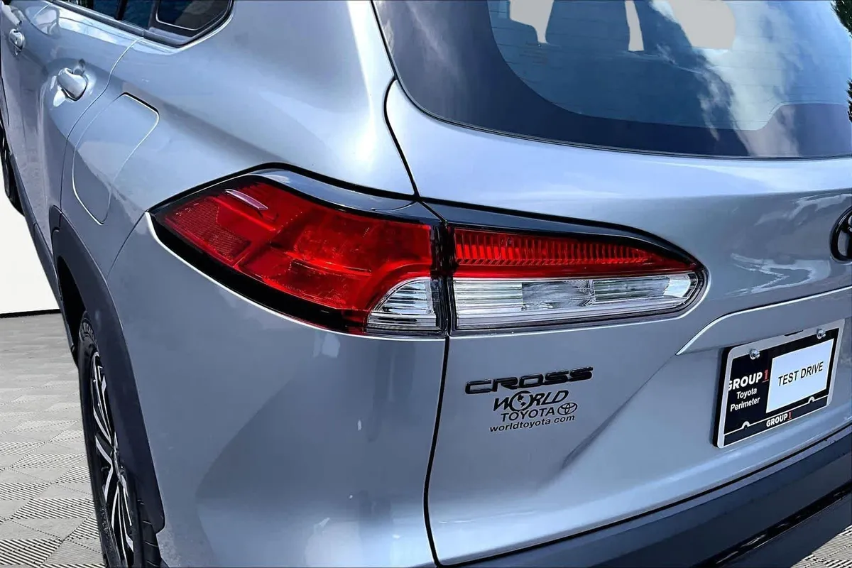 2023 Toyota Corolla Cross Hybrid S thumbnail 29