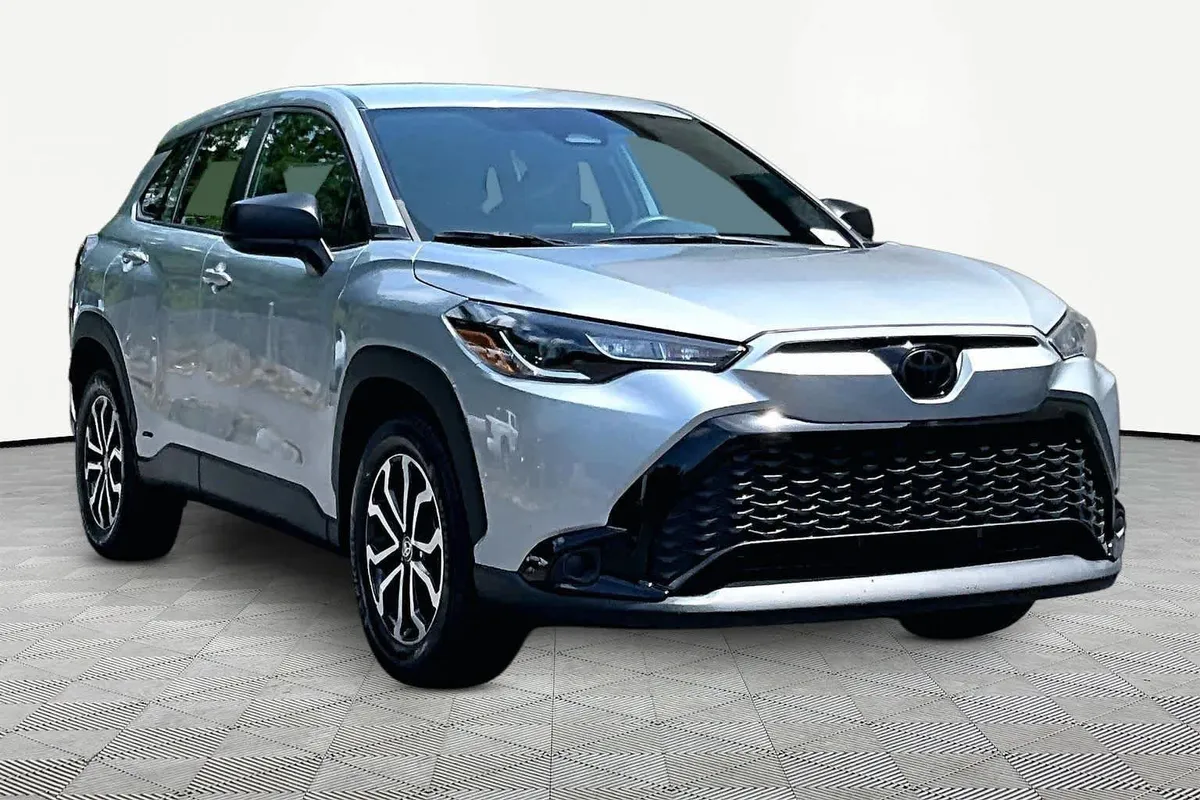 2023 Toyota Corolla Cross Hybrid S thumbnail 3