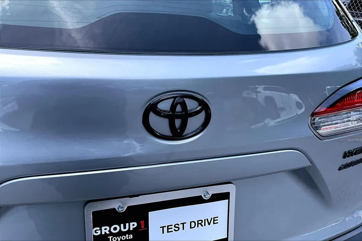 2023 Toyota Corolla Cross Hybrid S thumbnail 31