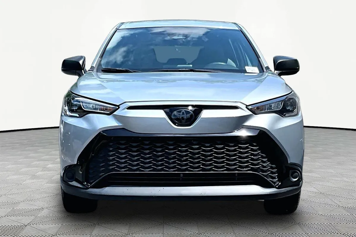 2023 Toyota Corolla Cross Hybrid S thumbnail 4