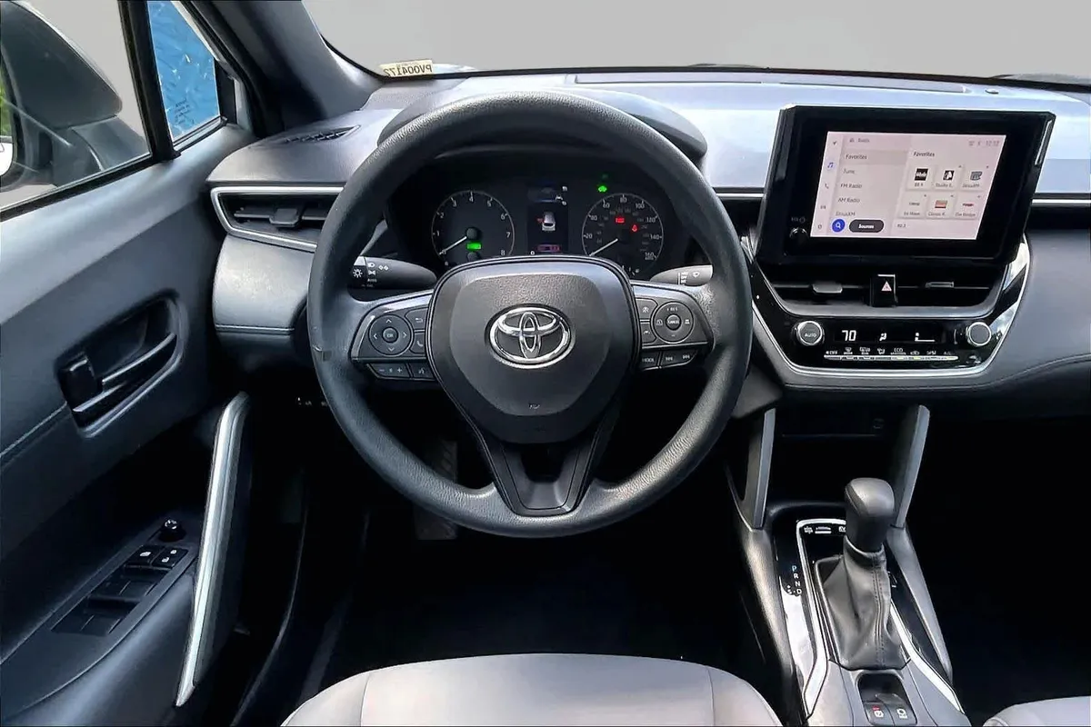 2023 Toyota Corolla Cross Hybrid S thumbnail 6