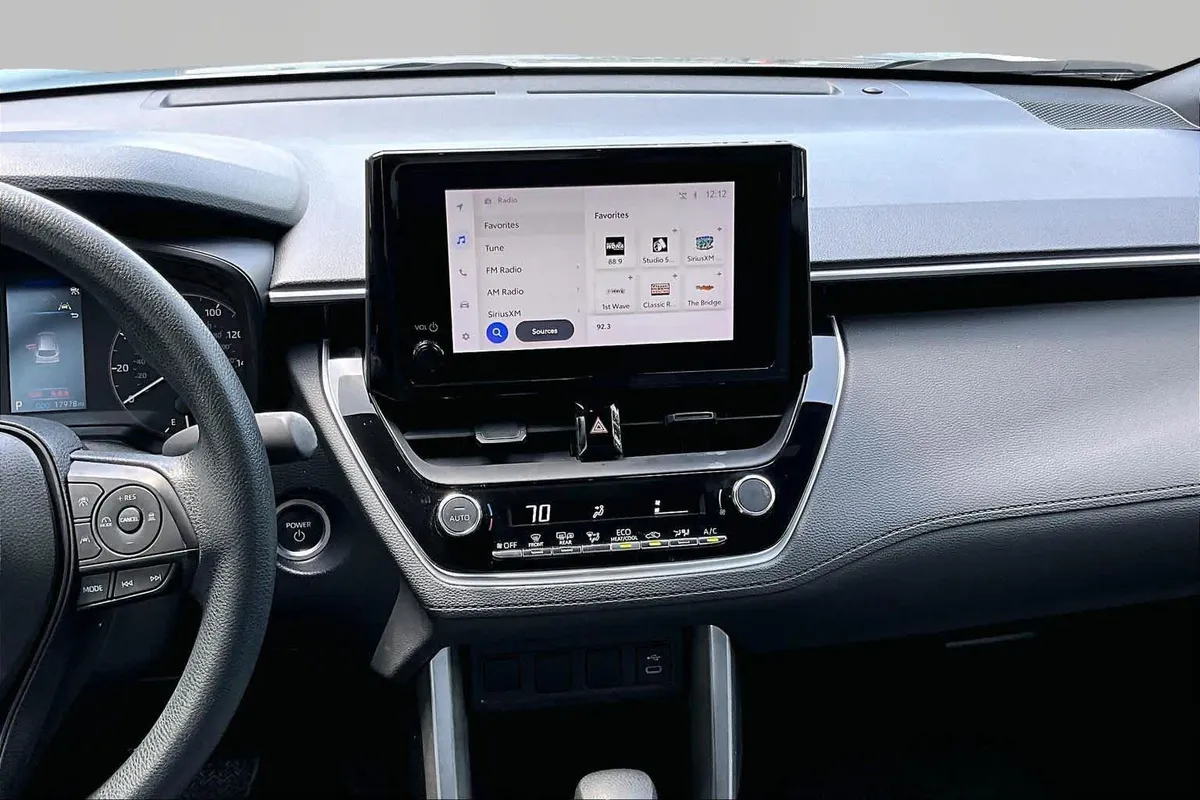 2023 Toyota Corolla Cross Hybrid S thumbnail 7