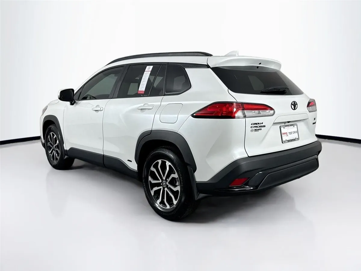 2023 Toyota Corolla Cross Hybrid SE thumbnail 12