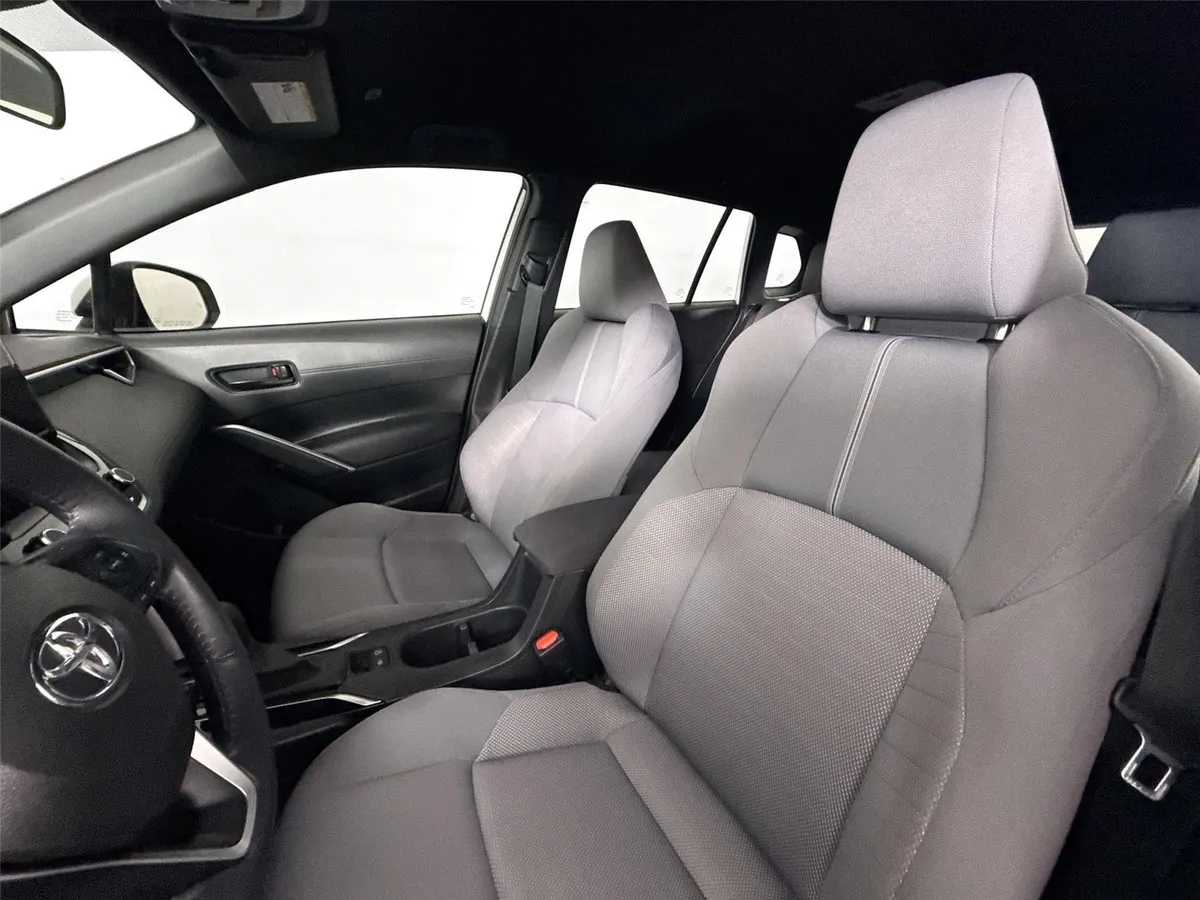2023 Toyota Corolla Cross Hybrid SE thumbnail 3