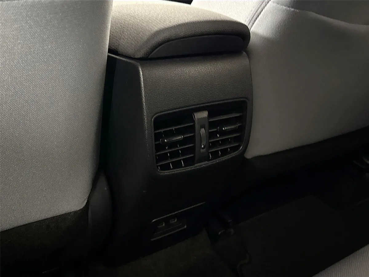 2023 Toyota Corolla Cross Hybrid SE thumbnail 32