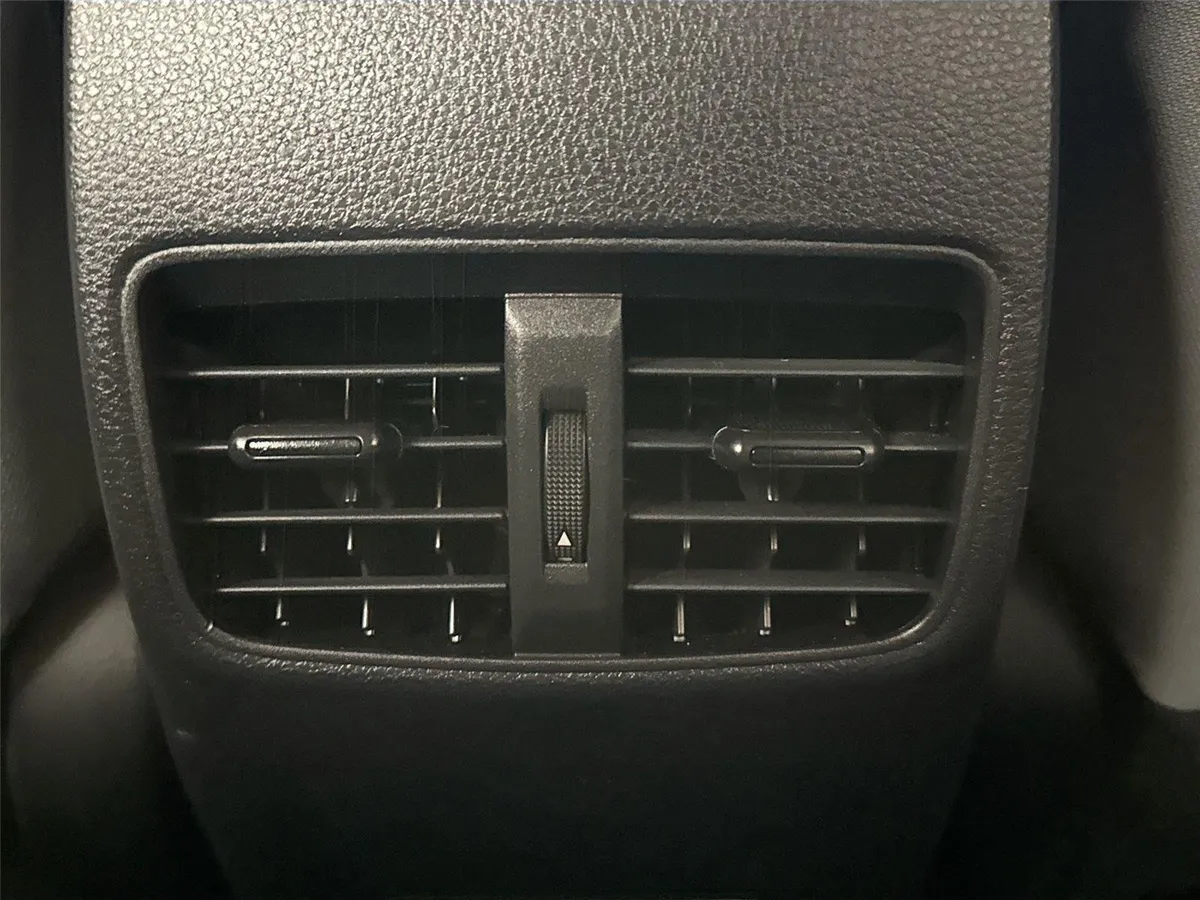 2023 Toyota Corolla Cross Hybrid SE thumbnail 33