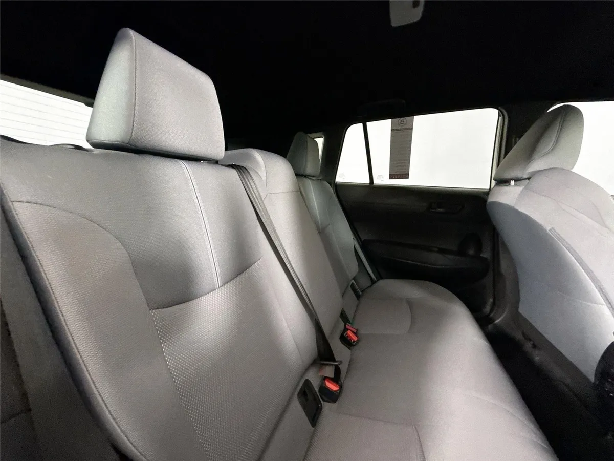 2023 Toyota Corolla Cross Hybrid SE thumbnail 36