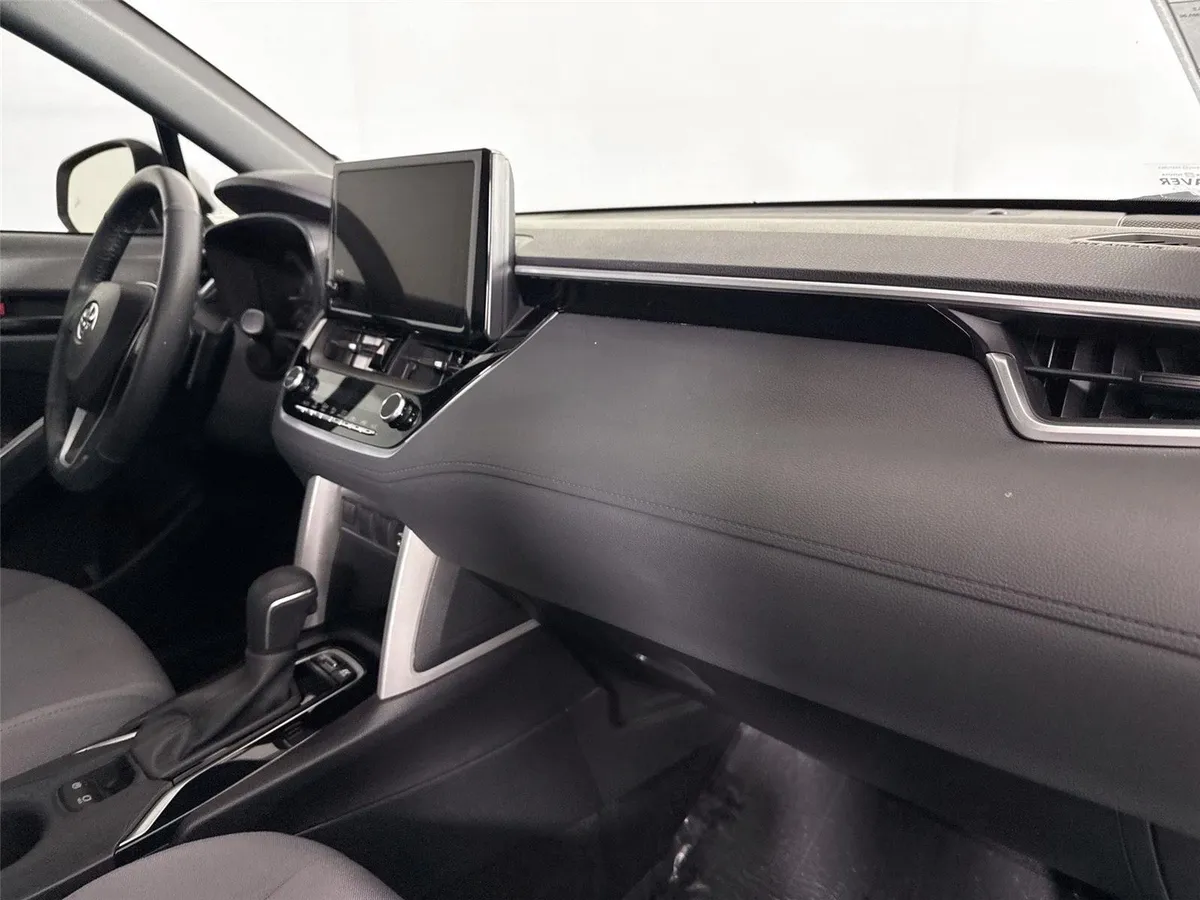 2023 Toyota Corolla Cross Hybrid SE thumbnail 38