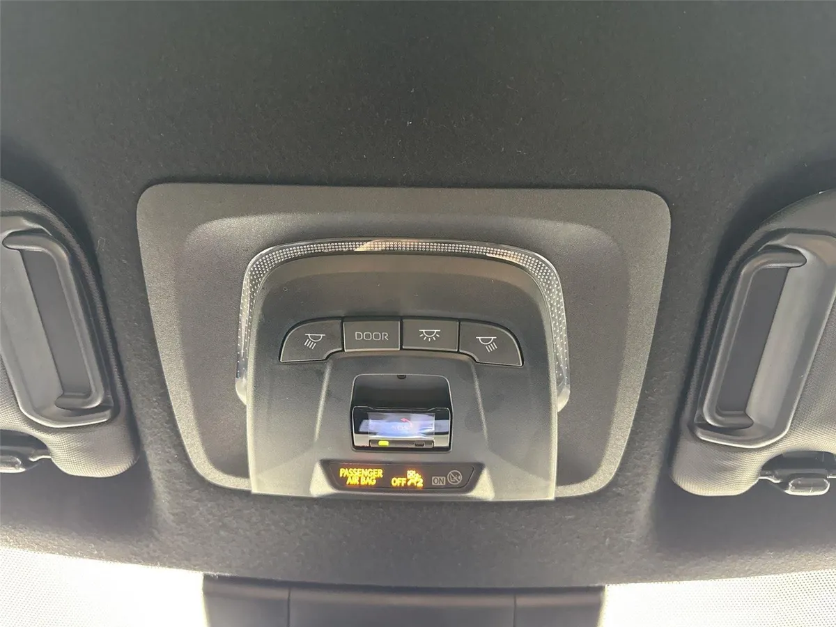 2023 Toyota Corolla Cross Hybrid SE thumbnail 6
