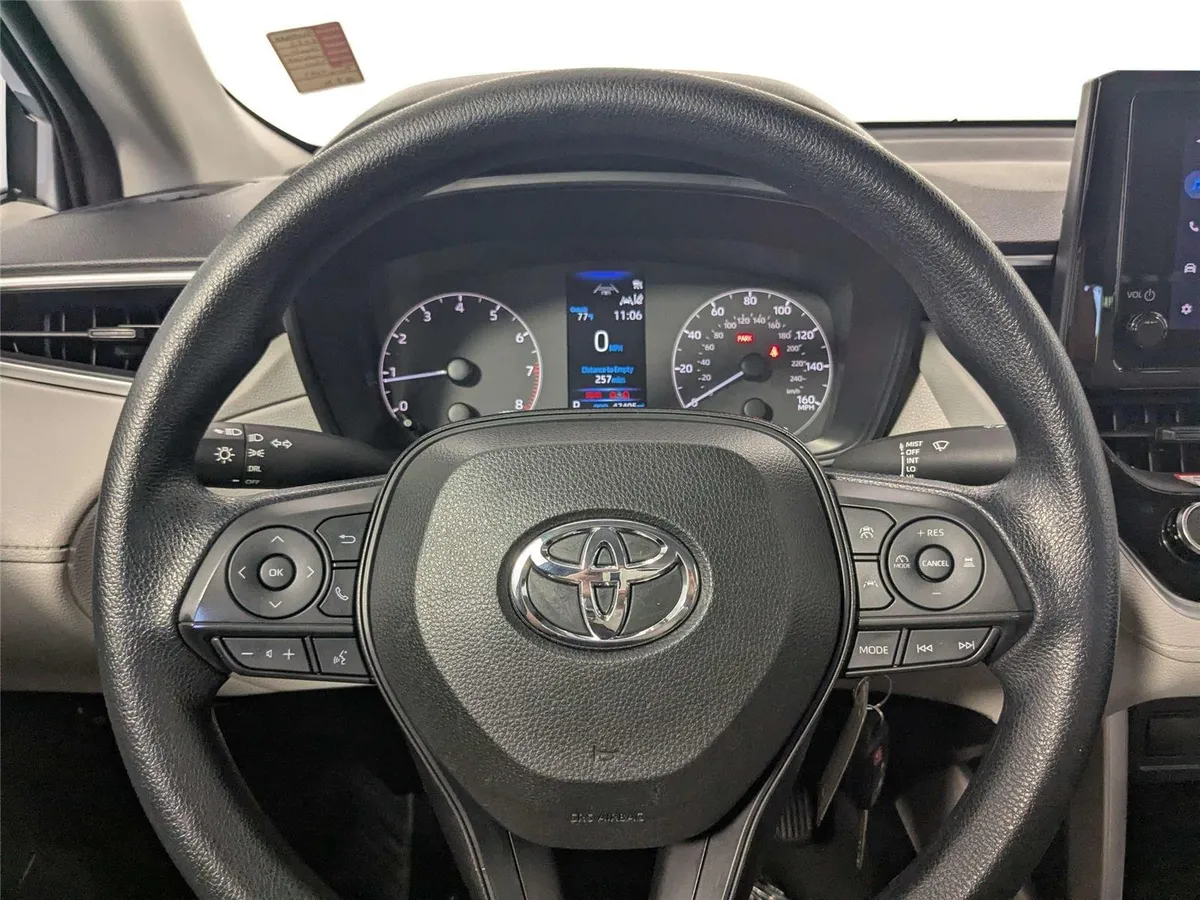 2023 Toyota Corolla Cross L thumbnail 16