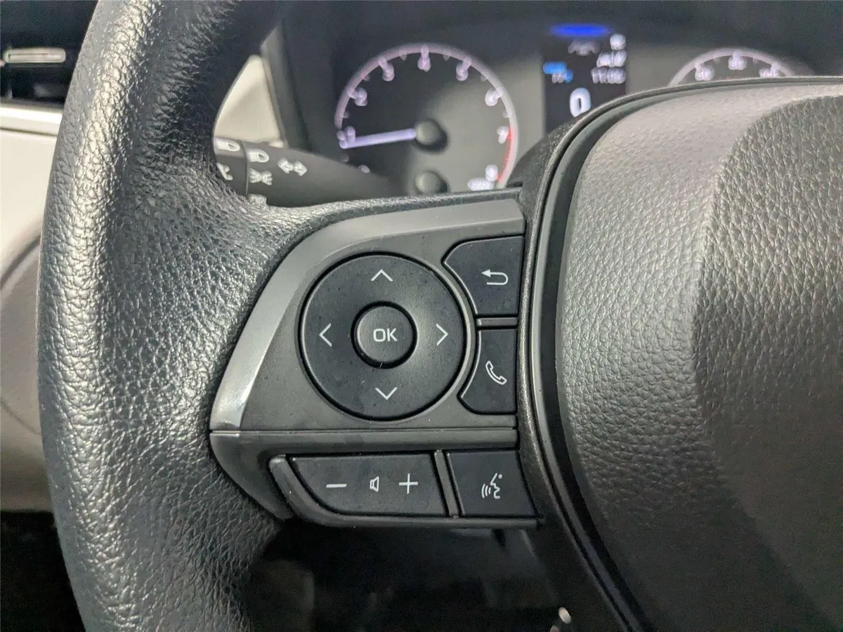2023 Toyota Corolla Cross L thumbnail 17