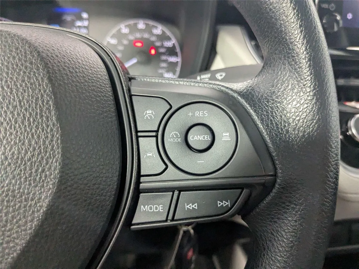 2023 Toyota Corolla Cross L thumbnail 18
