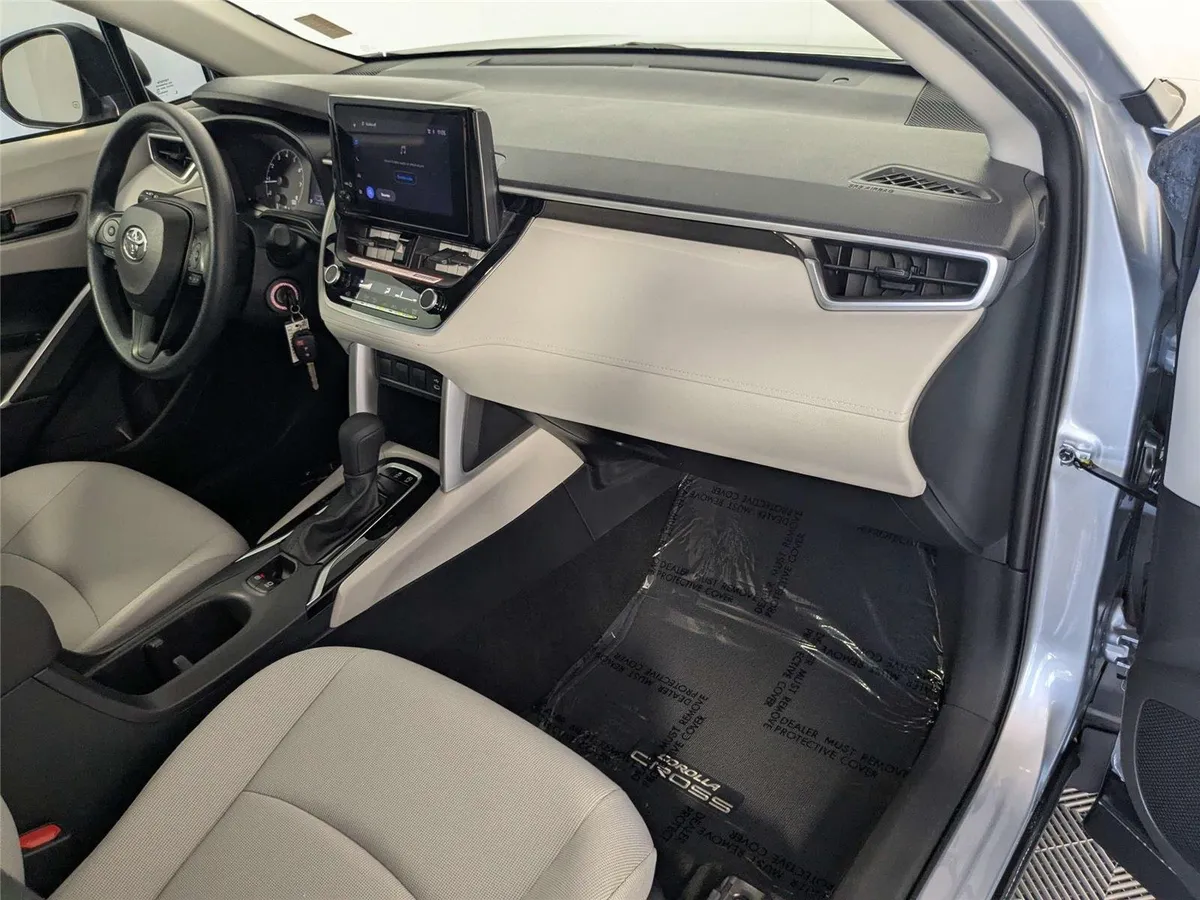 2023 Toyota Corolla Cross L thumbnail 29
