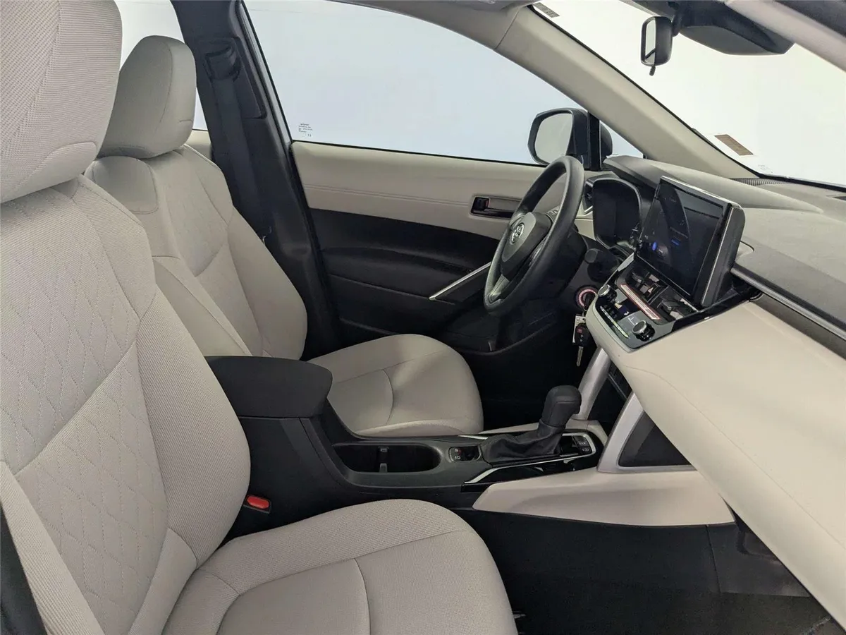 2023 Toyota Corolla Cross L thumbnail 30
