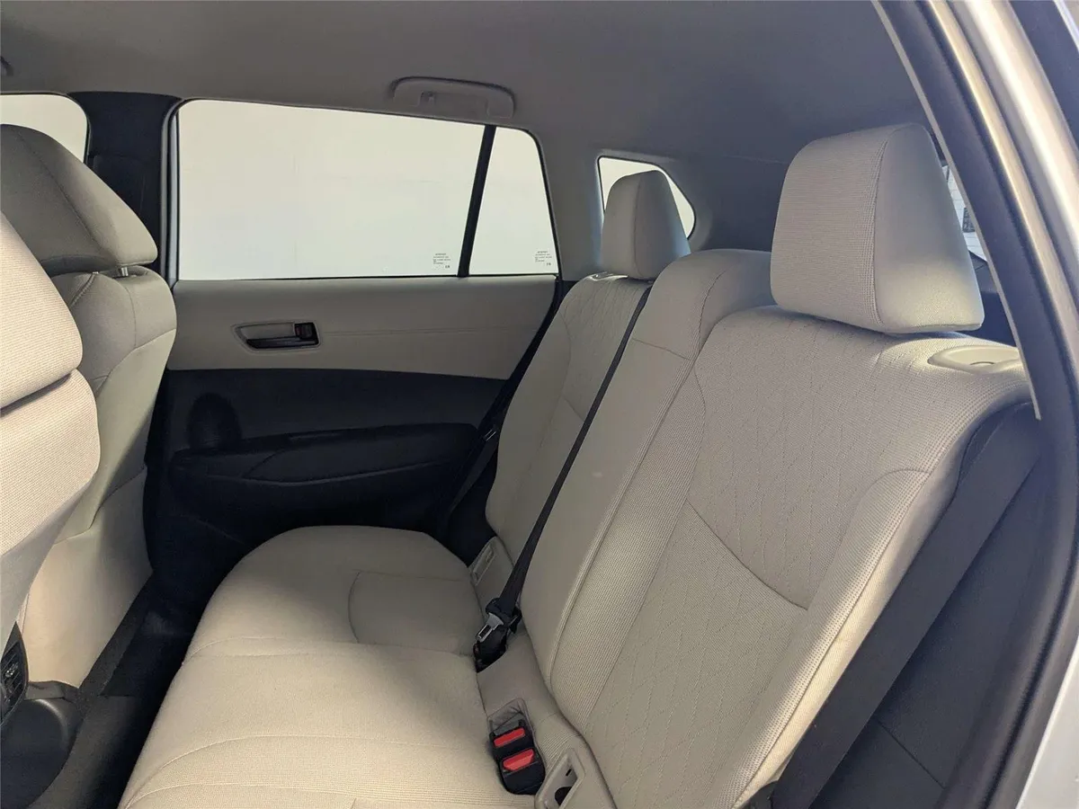 2023 Toyota Corolla Cross L thumbnail 32