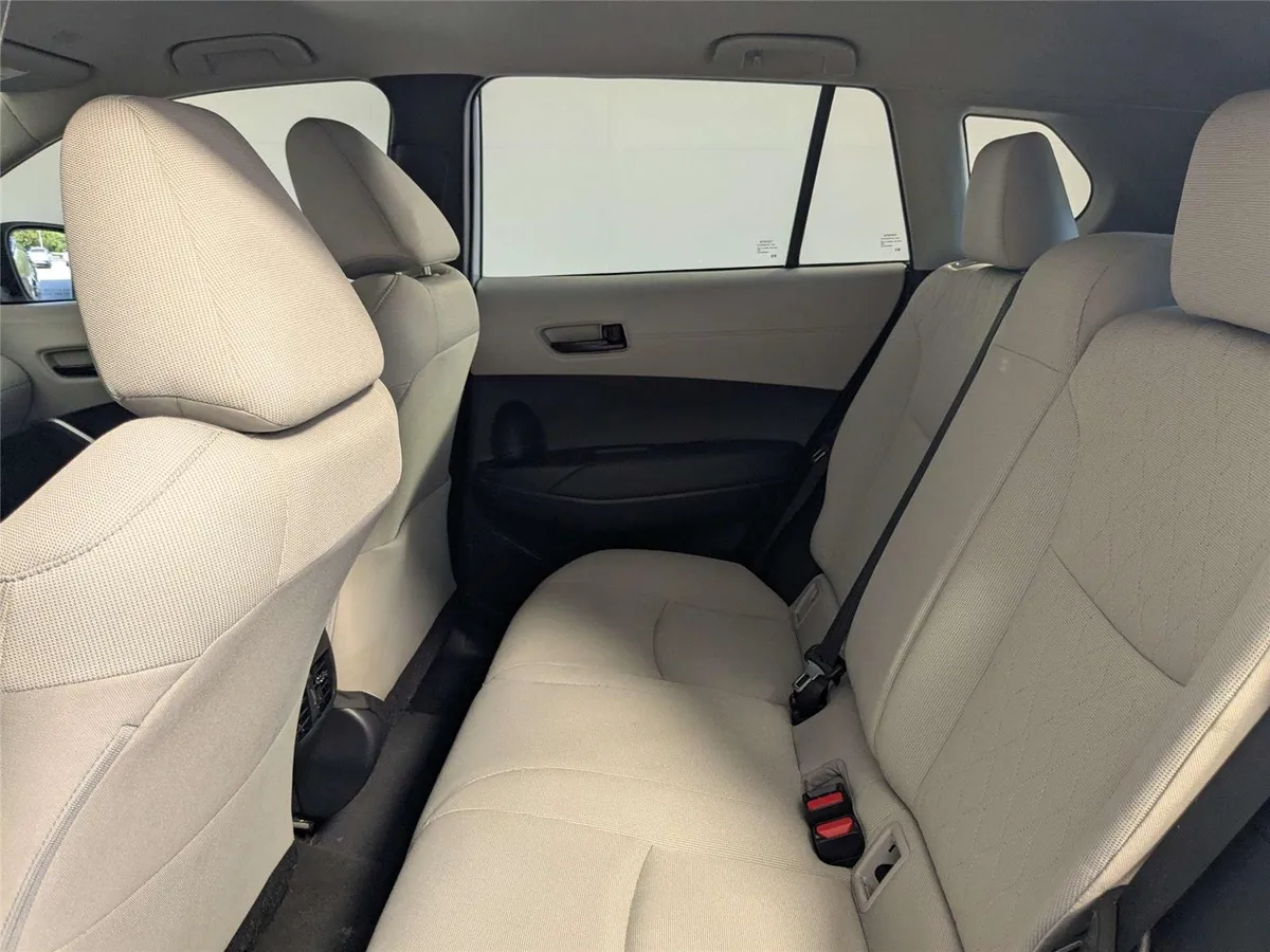 2023 Toyota Corolla Cross L thumbnail 33